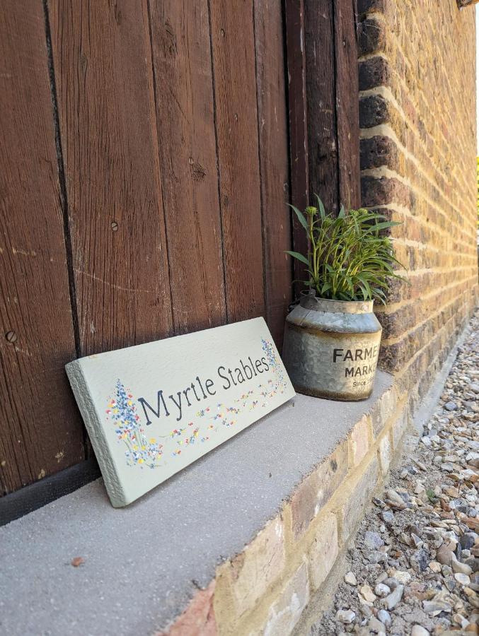 Myrtle Stables - Converted, Self-Contained, Countryside Hernhill Dış mekan fotoğraf